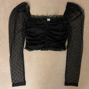 H&M - En jätte fin topp. Har använt en par gånger. Storlek M passar som S.