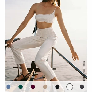 Zara byxor - Zara byxor som inte kommer till användning. Dem vita är aldrig använda, dem rosa någon enstaka gång så väldigt bra skick! Säljer både vita och rosa i storlek M. 300kr exklusive frakt per byxa!