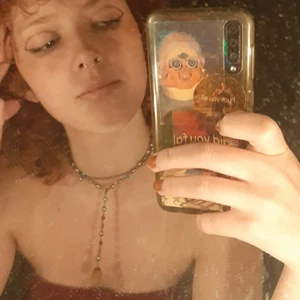 pendant halsband - skit snyggt pendant halsband! blå, grå och orange stenar/detaljer 