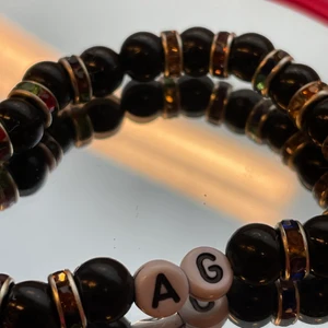 Ari armband 💕 - ARIANA GRANDE💗 Jätte fint armband 💕 perfekt om du är ett stort fan💛