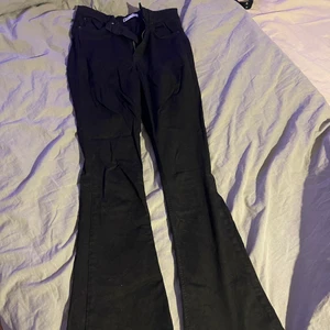 Gina bootcut jeans  - Väldigt lite använda säljer för dom inte passar mig perfekt 