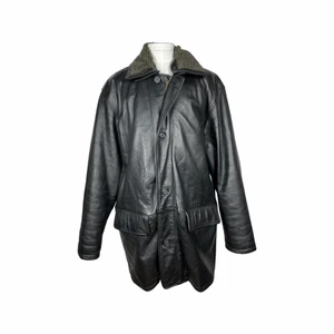 Läderjacka tung - En tung läderjacka som klarar av vintern. Avtagbar krage. Normal passform