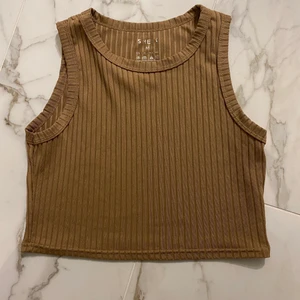 Brunt linne  - Ljusbrunt/beiget linne från SHEIN i storlek M. Använt enstaka gånger