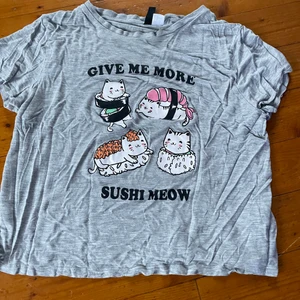 Tröja S - En riktigt snygg och mysig pyjamas tröja ifrån hm👍bra skicka och endast använd 2-3 gnr 