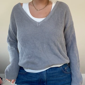 Grå stickad - Superfin stickad grå tröja från nakd i storlek S. Säljer då den inte kommer till användning. Väldigt sparsamt använd, fint skick. Köpare betalar frakten💜