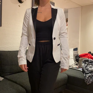 Kostym jacka och byxor  - Kostym jacka från vila, storlek 34, byxorna från soaked, storlek m 