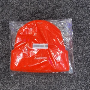 Supreme loose gauge beanie fw2020 - Helt ny oöppnad    Stockx pris utanfrakt 675 jag säljer för 600kr plus frakt frakten blir dessutom billigare av mig då den skickas i samma land 