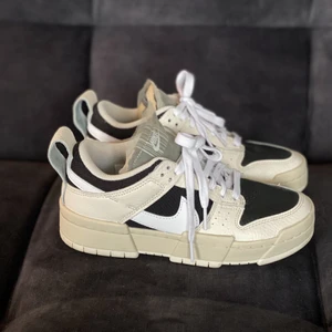 Nike dunk pale ivory 36,5 - Köpta på restock.se så kvitto finns. Använd ett fåtal gånger. Storlek 36,5