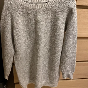 Stickat tröja  - Säljer denna stickade tröja för 50kr kostade 150 kr från hm använt 1 gång 