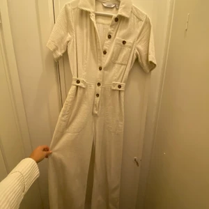 Manchester Jumpsuit - En cremevit manchester jumpsuit strl xs