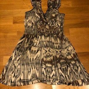 mini dress - väldigt fin mini dress. storlek m. köpt secondhand och i bra skick. kan också användas som top