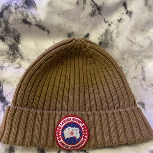 canada goose mössa  - Använd typ 3 ggr den är i bra skick 
