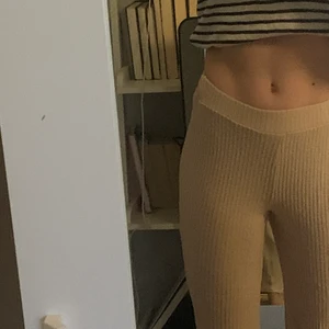 Byxor - Säljer super fina gina byxor😍 använda fåtal gånger 💕⚡️ 