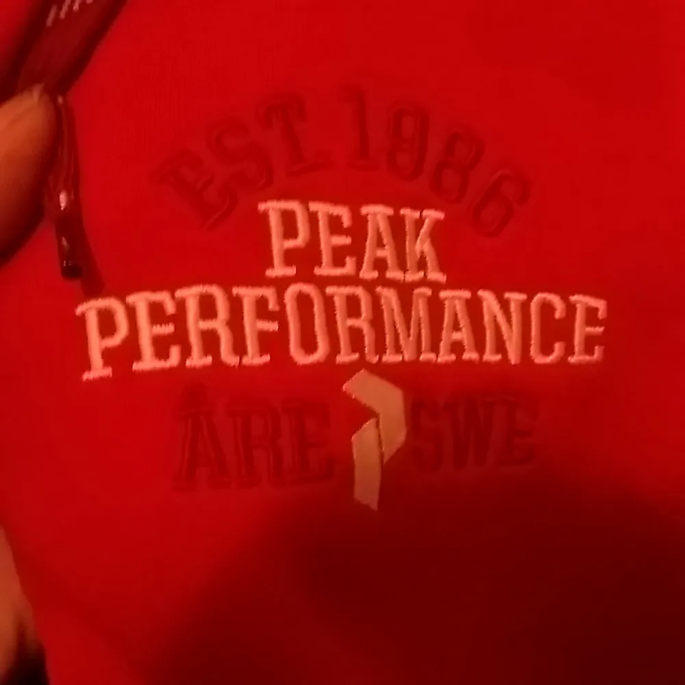PEAK PERFORMANCE Hoodie (Red) size L on excellent condition as I have worn this hoodie very few times but that's more to not damage it almost. At the retail price it becomes pretty pricey! But I'm moving to much hotter climates so am selling all my warmer AND ORIGINALLY BRANDED gear.. Hoodies.