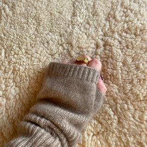 Soft Goat handskar  - Säljer mina älskade soft goat handskar!! Så SJUKT sköna och snygga!!! Säljer då de inte kommer till användning så mycket längre💞