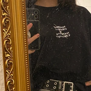 Overzised Madlady T-shirt - Trycket säger ”nothing changes if nothing changes” rätt så oversized, använd men tvättad och utan fläckar. Original pris 299kr 