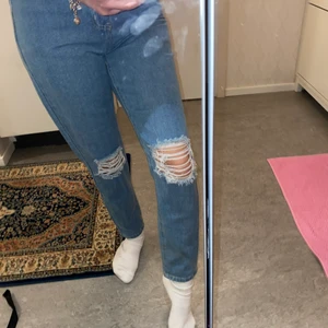 Jeans Boohoo - Aldrig använt, hade missat att det var hög i midja satt inte perfekt på mig. 