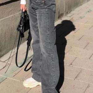 Gråa jeans! - Säljer dessa populära jeans från Zara! 