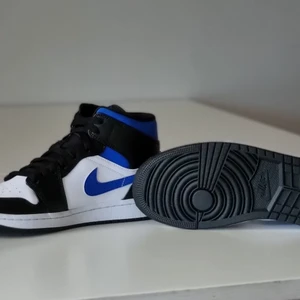 Jordan 1 mid racer blue strl 43 - Helt nya Jordan 1 mid racer blue strl 43 aldrig använda