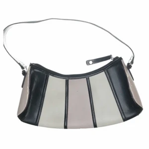 Väska  - Säljer då jag har för många väskor!! Budgivning från 50