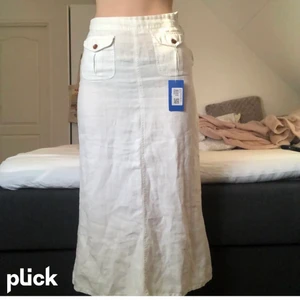 Vit långkjol - Vit långkjol köpt från sellpy, aldrig använd!!❤️
