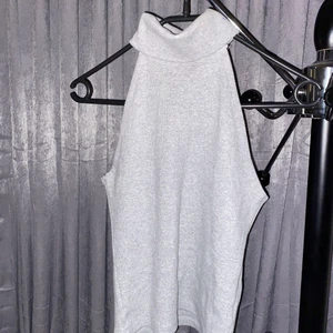 Grå top - Grå top från Gina tricot som jag aldrig använt, den är i bra skick. 