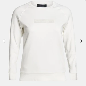 Peak performance  - Säljer nu min peak tröja, inköpt i augusti och endast använd ett fåtal gånger. Nypris 700kr