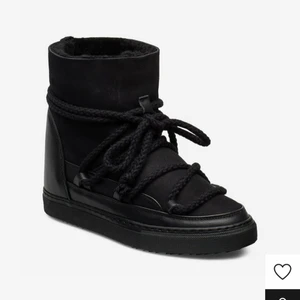 inuikki - Kollar intresset på mina svarta inuikkis! Storlek 38 knappt använda ❤️