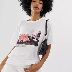 T-shirt från Weekday - 💓💕💖 Asball tshirt från Weekday som jag köpte för längesen. Kommer tyvärr inte till användning längre :(  