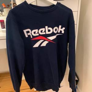 REEBOK sweatshirt, säljer pga använder ej, 300+frakt