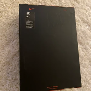 Skor  - Jordan 1 obsidian, skick 7/10, köptes för 4100 mitt pris ligger på 3000 (går att diskutera).