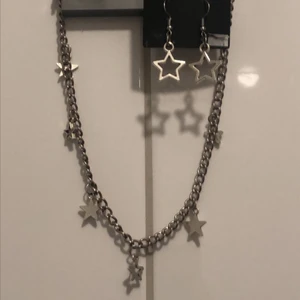  Stjärn halsband och örhängen♻️🕊 - Säljer både örhängena och halsbandet de ingår i samma.Säljer dom då jag inte har användning av dom och aldrig använt dom så jag hopppas att dom hamnar i någon annans händer så att du blir änvända♻️🕊