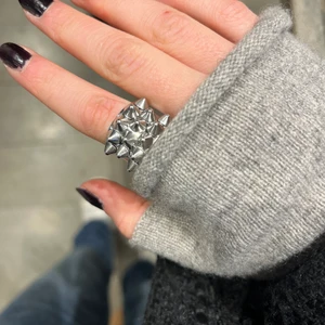 Edblad ring - Säljer denna såååå fina ring med nitar på från Edblad i storlek XS 💜💜 köparen står för frakten