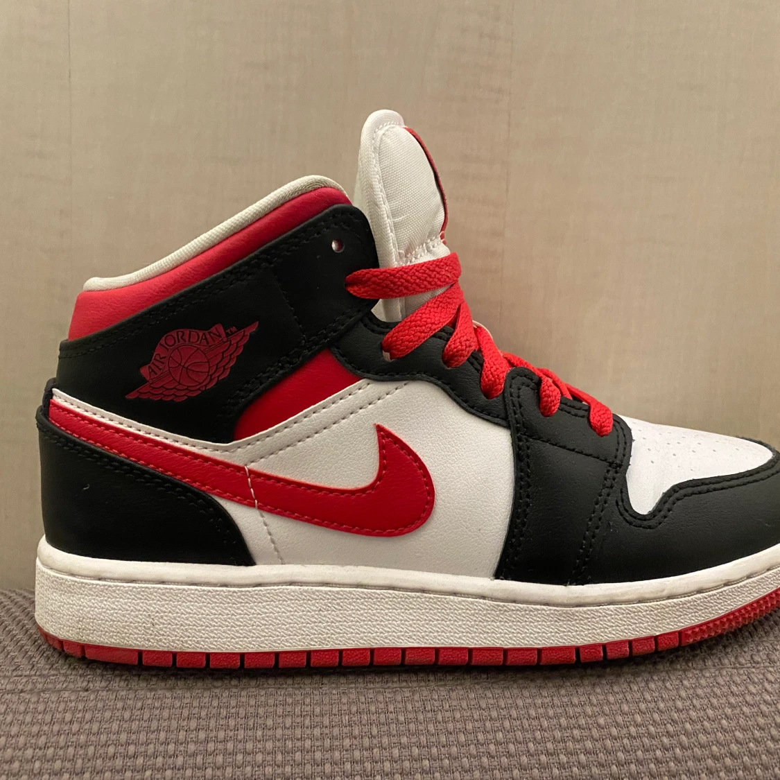 Nike Air Jordan 1 Mid Gym Red 