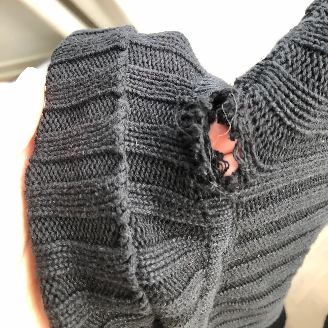 Svart stickad tröja med polo - 90