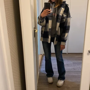 Zara overshirt  - Säljer nu min asfina overshirt för den tyvärr inte kommer till användning längre 🤍🤍🤍