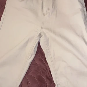 Shein - Säljer dessa jeans som är helt nya har ba använt dom när jag prova😂