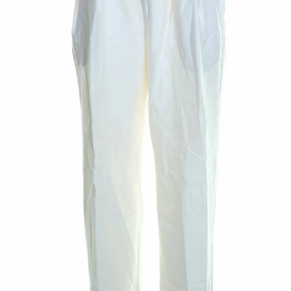 De optimala kostymbyxorna från fillipa K snyggate passformen! Passar s/m . Jeans & Byxor.