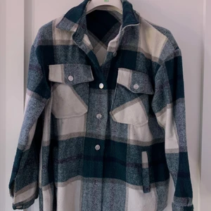 By Anastasia Jacka! - Säljer denna fina jackan från By Anastasia! ⚡️ väldigt bra skick!