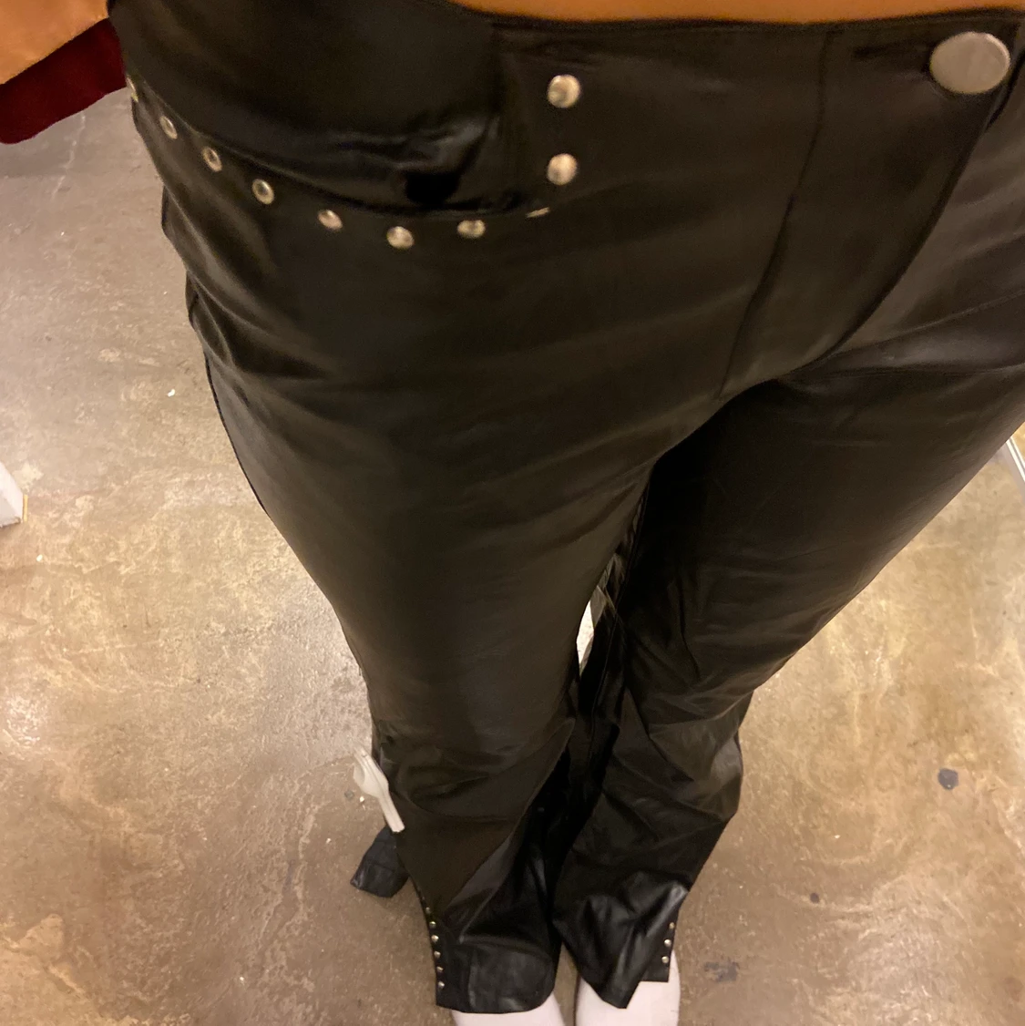 Skinnbyxor med detaljer - 90