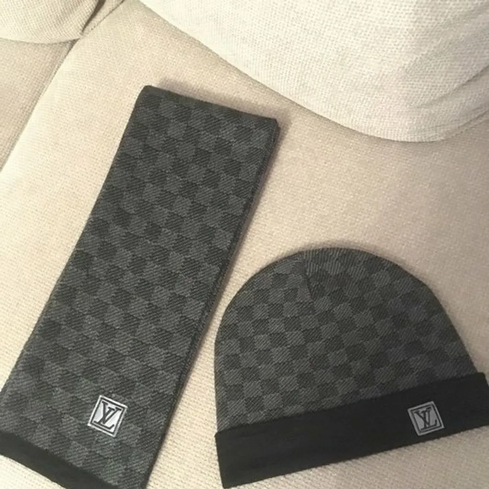 Louis vuitton set, Mössa och halsduks!! Oanvänt. Accessoarer.