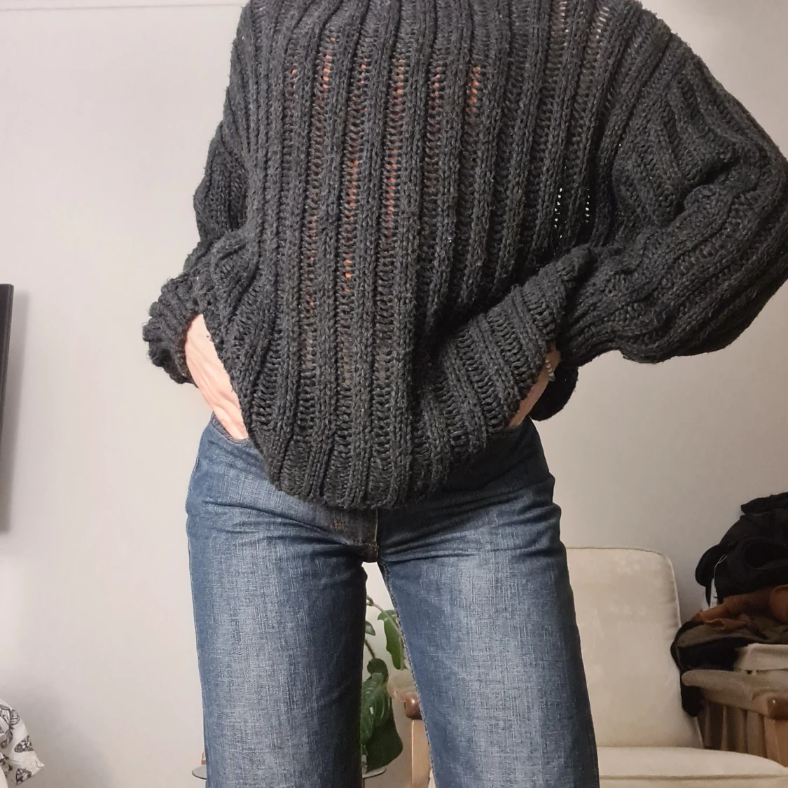 Mörkgrå virkad tröja