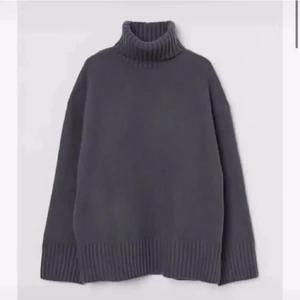 Mysig tröja från H&M  - Säljer denna mysiga tröjan från H&M i bra kvalitet, hör av er vid frågor eller om ni undrar något. Anasvarar ej för postens slarv. Om flera är intresserade blir det budgivning 😊🌸🤩 det är priset i budet + frakt på det. Bud är även bindande och har man lagt ett bud ska man kunna betala det🤩