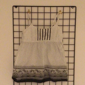 Fint linne - Fint linne i bra skick och ett fin stramt band vid byst 