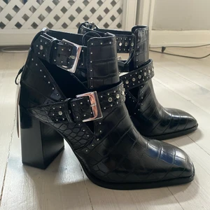 ZARA klackar - Klackar från ZARA prislapp kvar