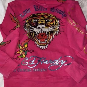 Ed hardy kofta - Asfet men används knappast, nån rhinestone har försvunnit men märks absolut inte 😁  Står storlek L men mer som en liten M:) så passar typ Xs-L