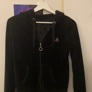 Kofta - Säljer en fin kofta. Storlek S. Jätte skön och fint skick❤️