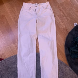 Vita jeans - Aldrig använda jeans, för små