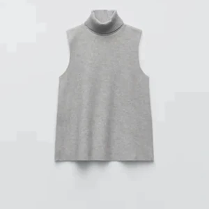 Stickad väst Zara - Säljer min fina stickade väst från zara i storleken S. 120kr+frakt💕💕