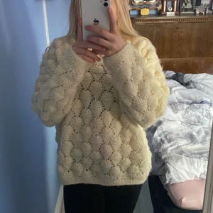 Stickad tröja  - Skulle säga att den är M 